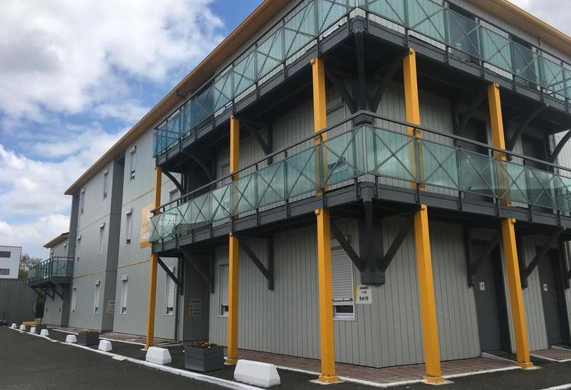 Отель Premiere Classe Coignieres