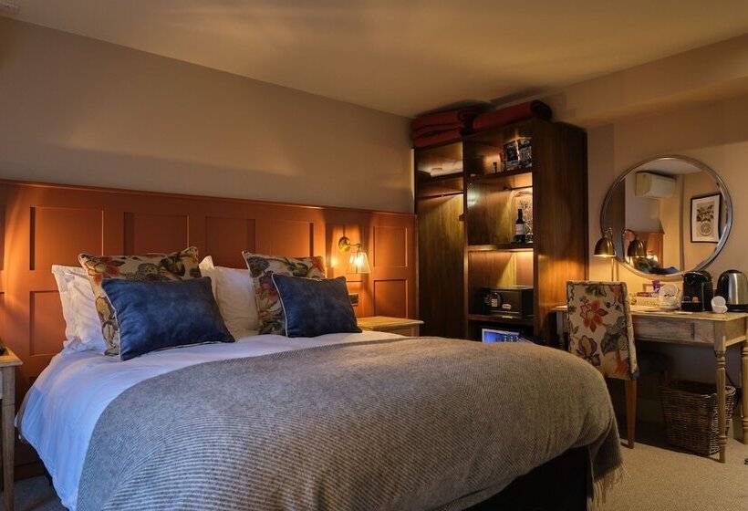 호텔 The Bear Esher