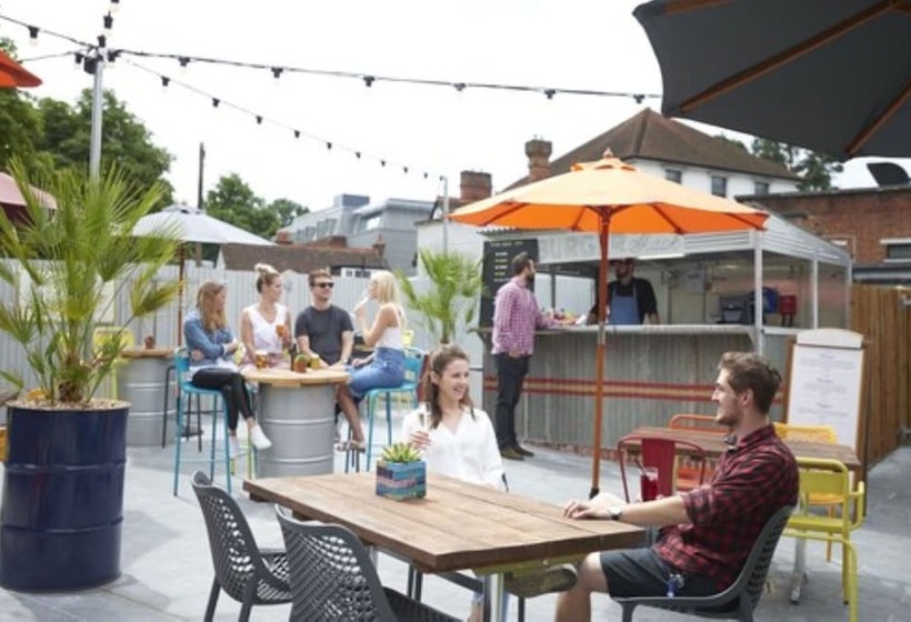 호텔 The Bear Esher