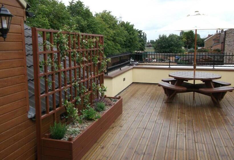 هتل The Elm Tree Inn