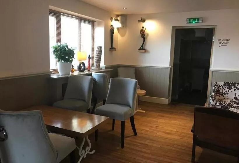 Hotelli The Elm Tree Inn