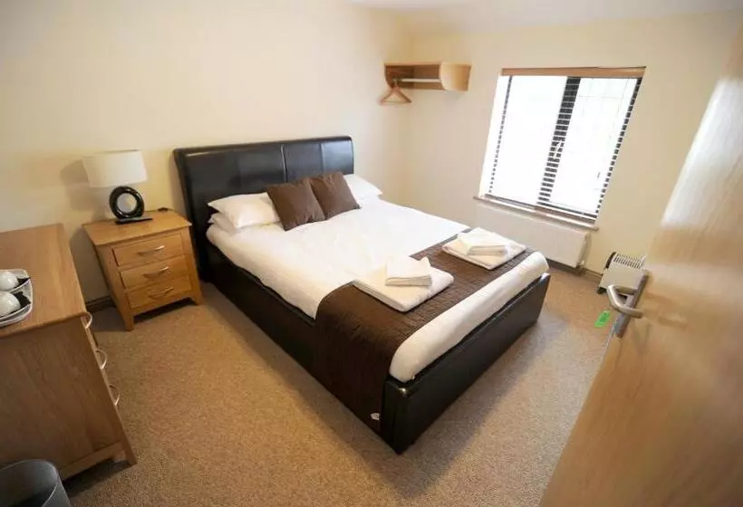 Hotelli The Elm Tree Inn