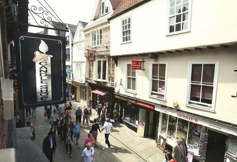 فندق The Fort York