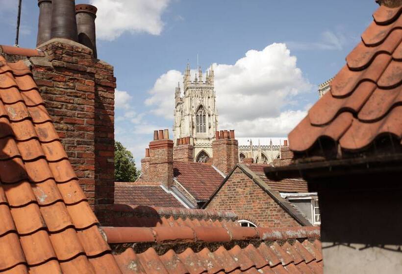 فندق The Fort York