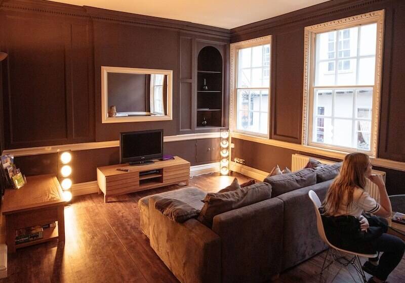 فندق The Fort York