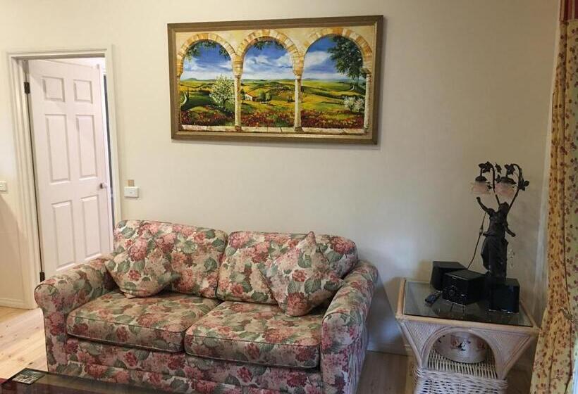 Weeroona Bed And Breakfast