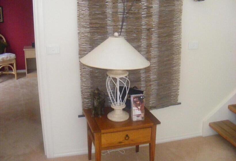 Weeroona Bed And Breakfast