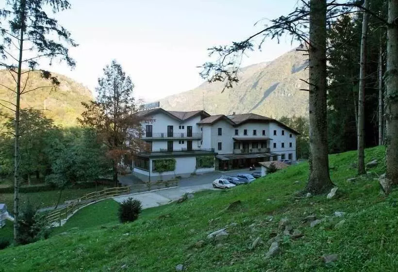 ホテル Albergo Il Castellino