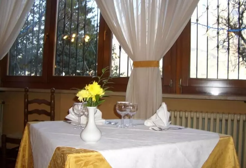 ホテル Albergo Il Castellino
