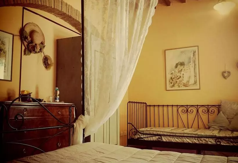 ホテル Casale La Pietra Gialla B&b
