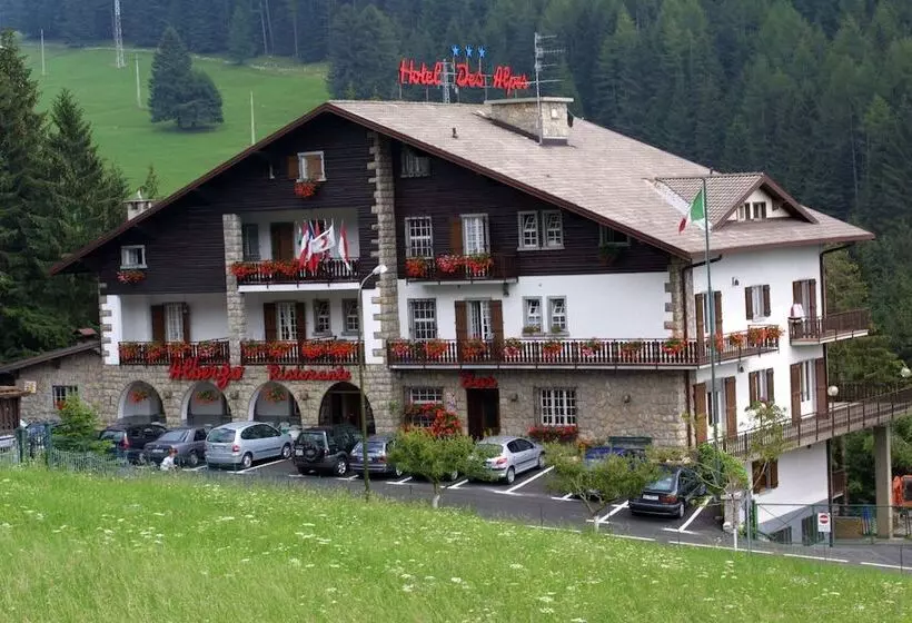 ホテル Des Alpes