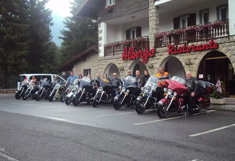 ホテル Des Alpes