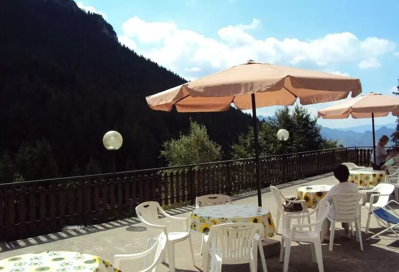 ホテル Des Alpes