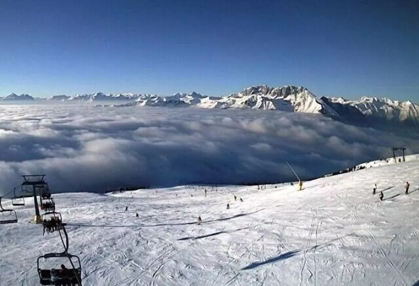 ホテル Des Alpes