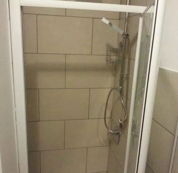 هتل Megaride Guest House