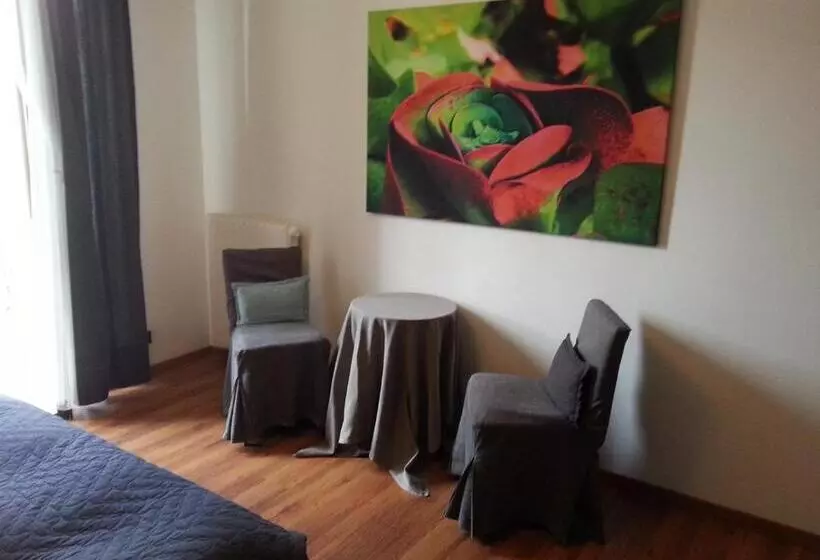 هتل Megaride Guest House