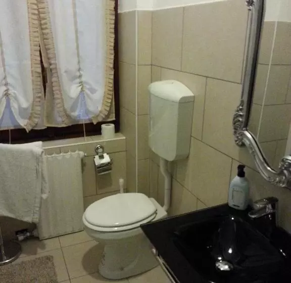 هتل Megaride Guest House