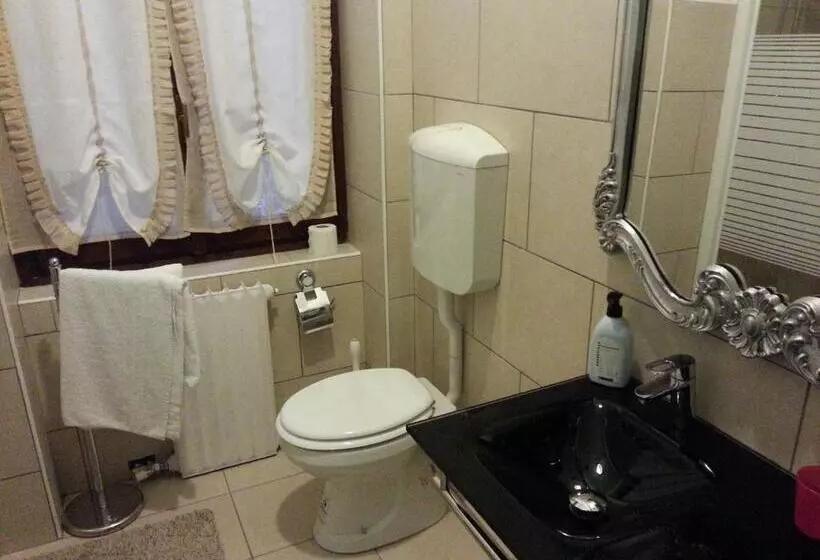 هتل Megaride Guest House
