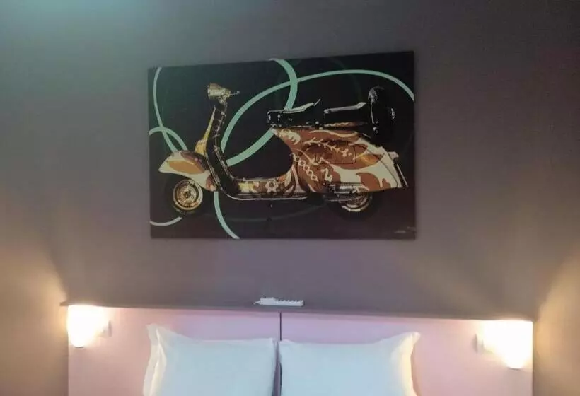 هتل Megaride Guest House