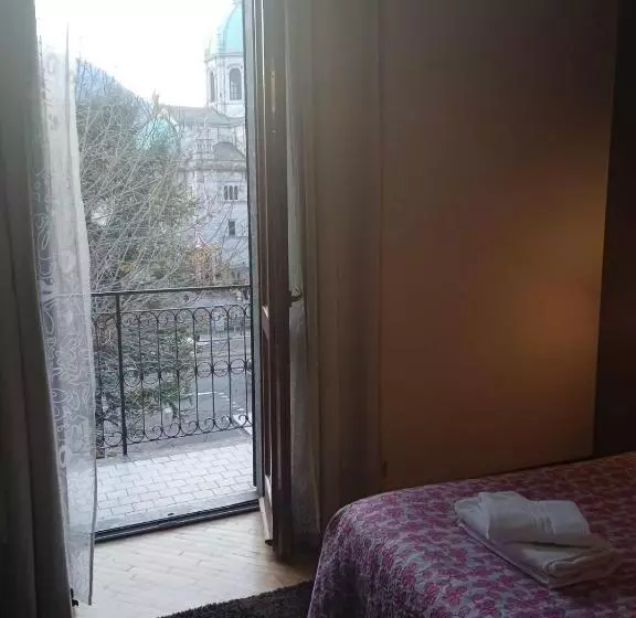 هتل Megaride Guest House