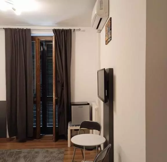 هتل Megaride Guest House