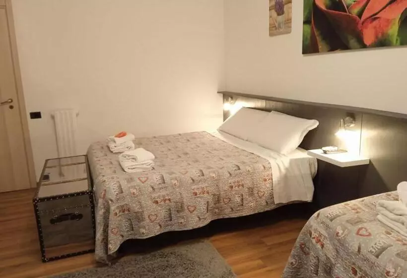هتل Megaride Guest House