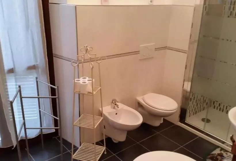 هتل Megaride Guest House