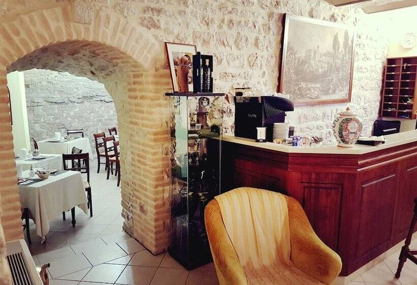 ホテル Ponte San Vittorino