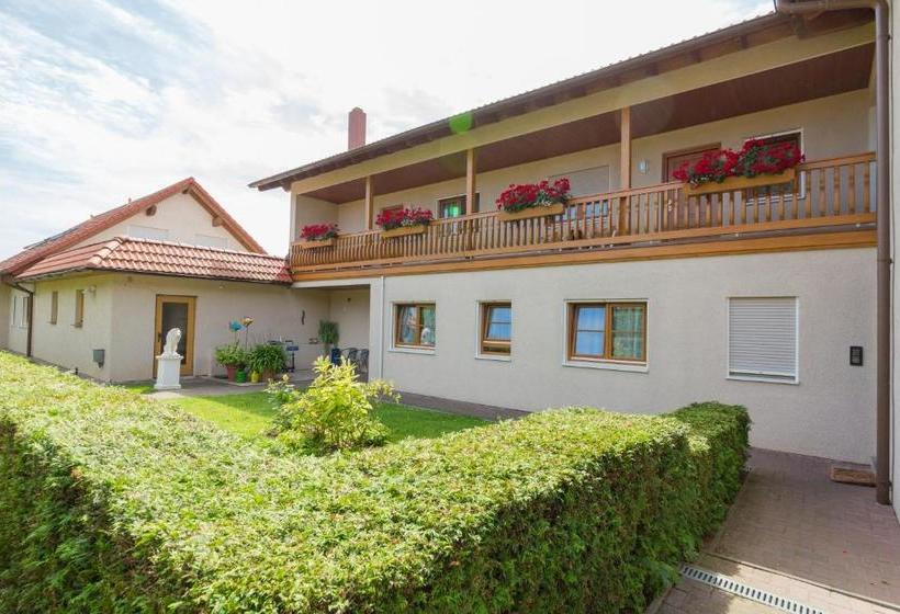 בית מלון כפרי Schwabe