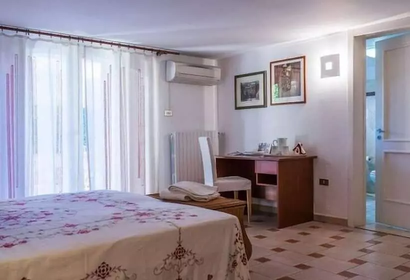 Hotelli Sosta A Levante