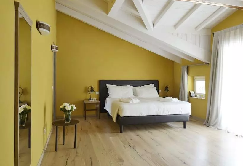 Relais Rossar Boutique Hotel Garda & Hills