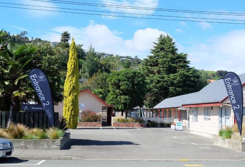 Castles Motel And Driftwood Motel