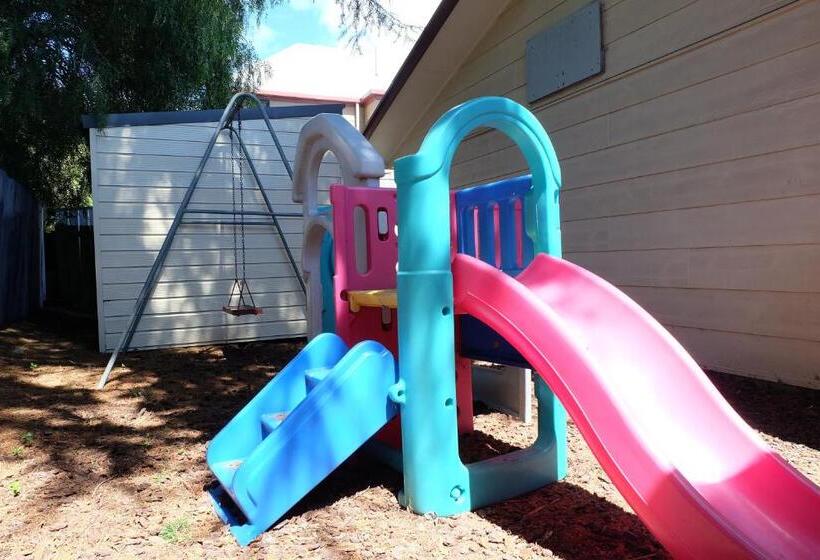 Castles Motel And Driftwood Motel