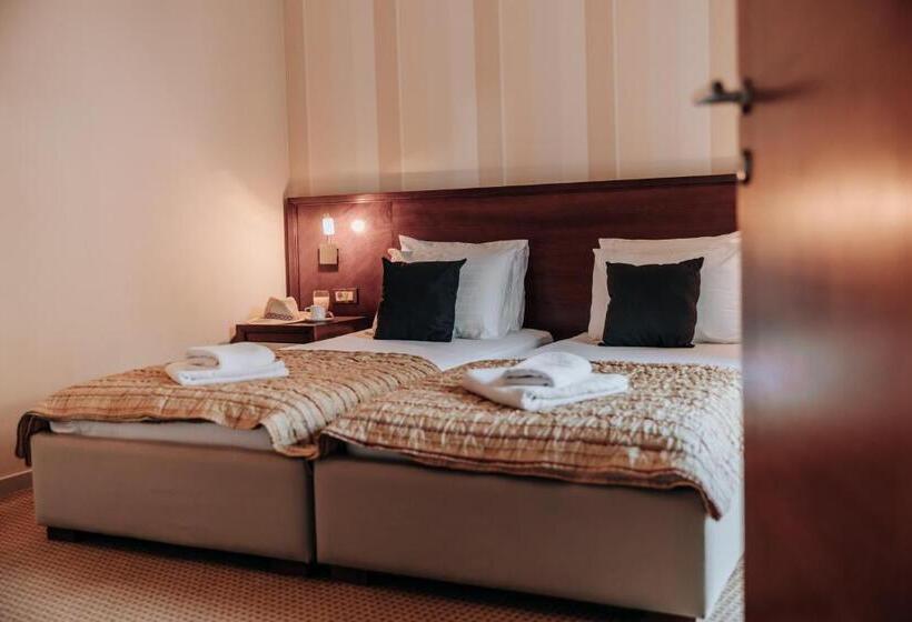 هتل Apartments Del Mar