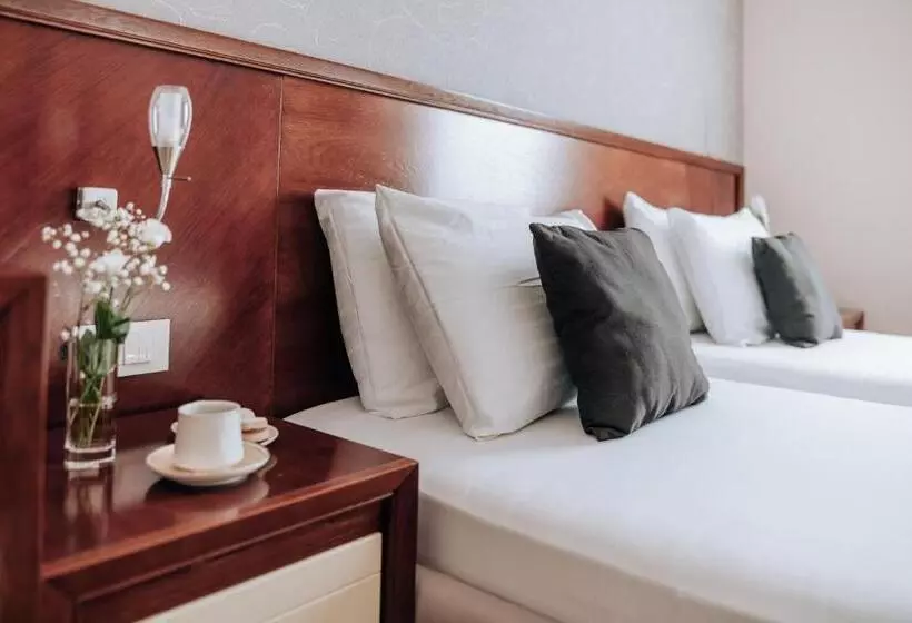هتل Apartments Del Mar