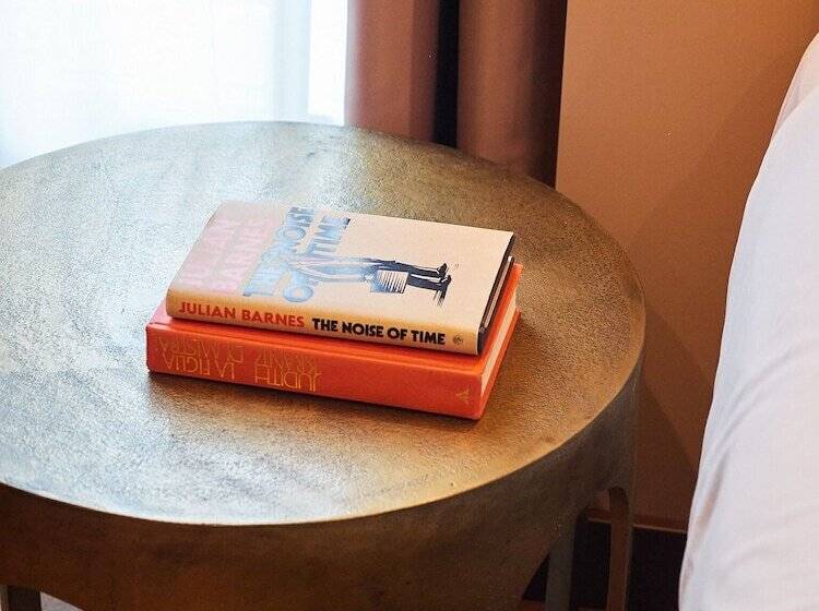 The Glam Boutique Hotel & Apt