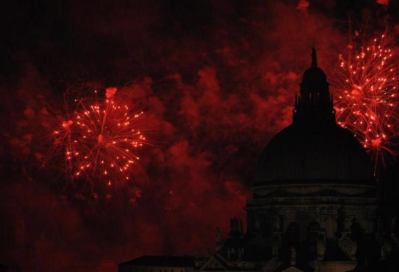 هتل Locanda De La Spada