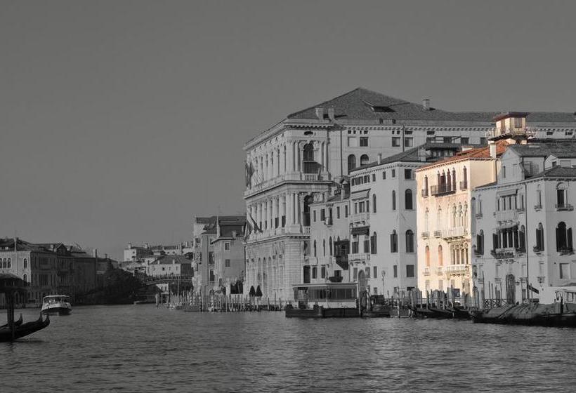 هتل Locanda De La Spada