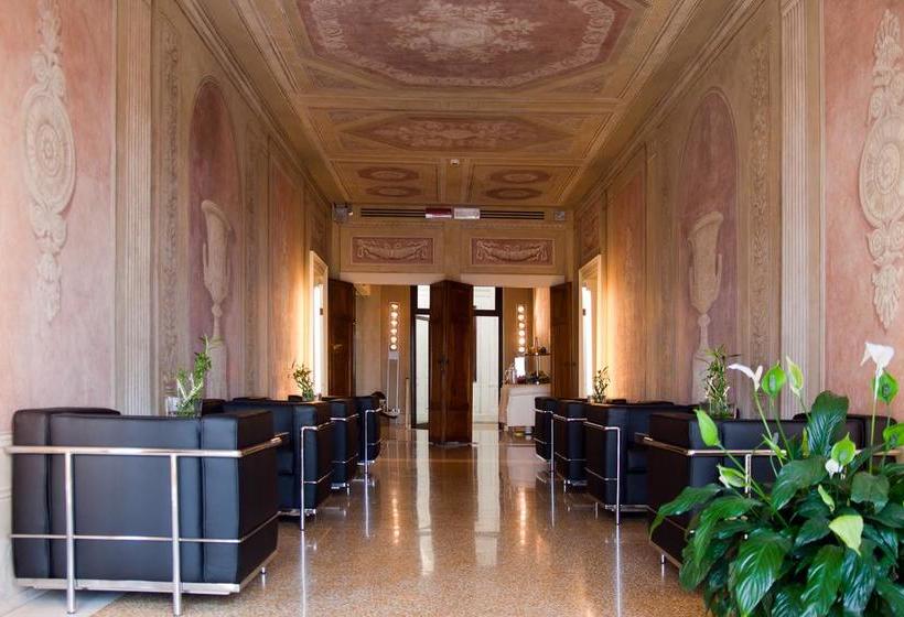 هتل Locanda De La Spada