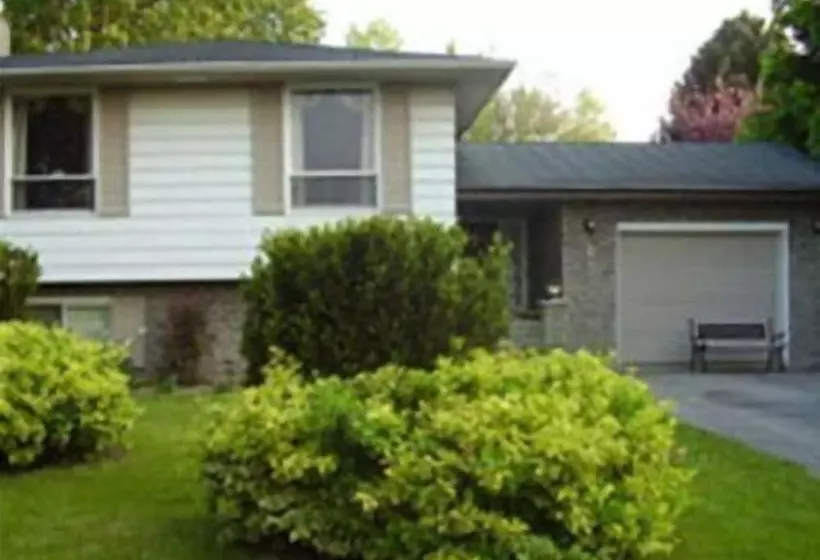 هتل Niagara On The Lake Furnished Rentals