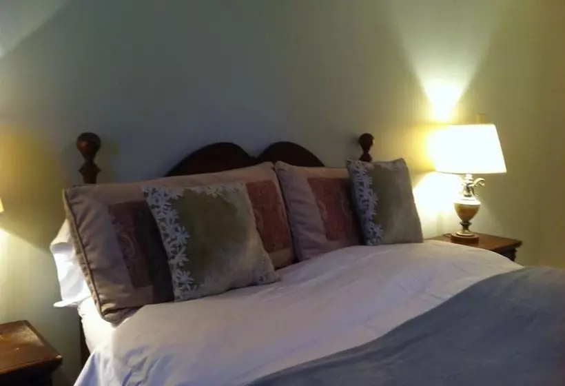 هتل Niagara On The Lake Furnished Rentals