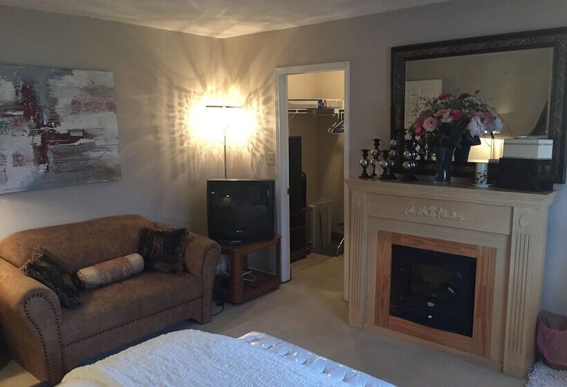 בית מלון כפרי Niagara On The Lake Furnished Rentals