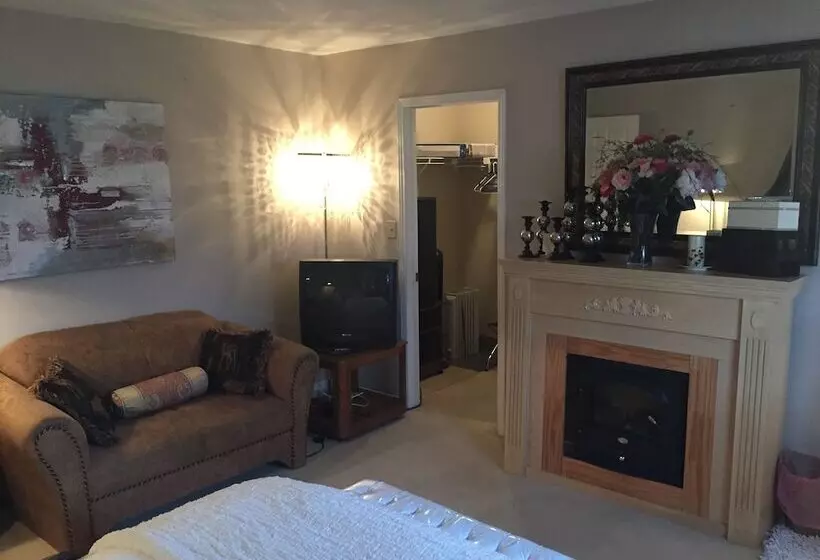 هتل Niagara On The Lake Furnished Rentals