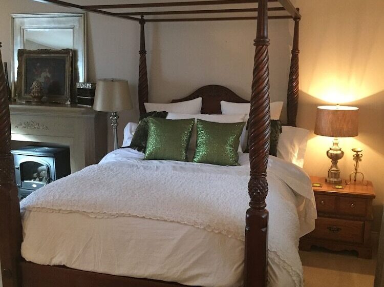 בית מלון כפרי Niagara On The Lake Furnished Rentals