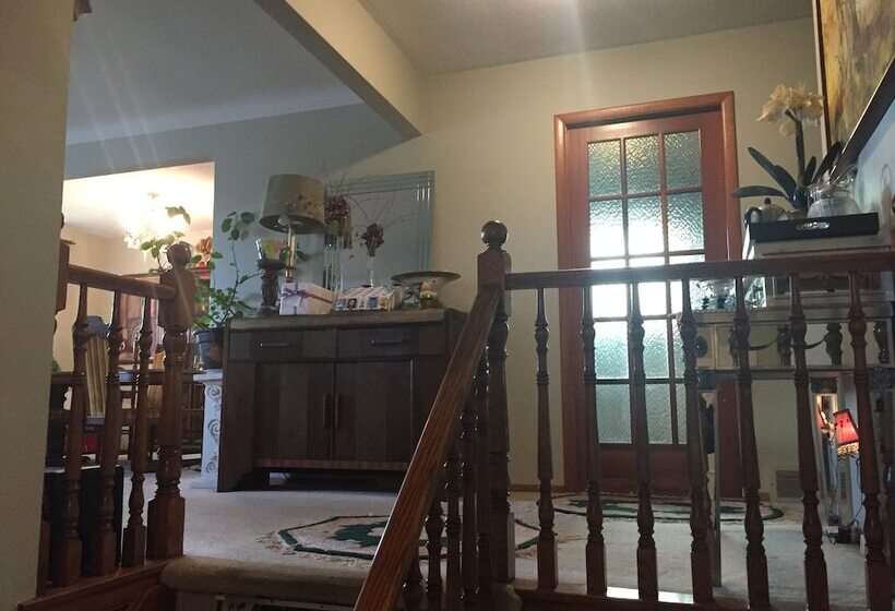 בית מלון כפרי Niagara On The Lake Furnished Rentals