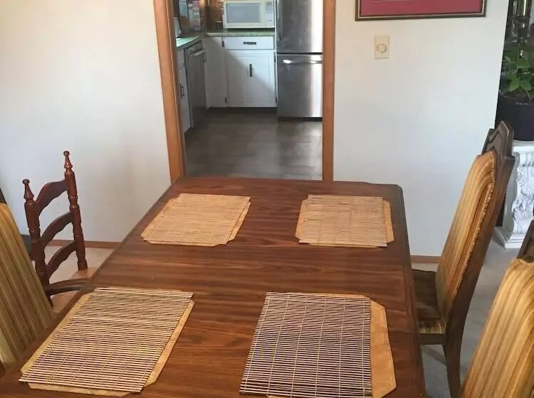 هتل Niagara On The Lake Furnished Rentals