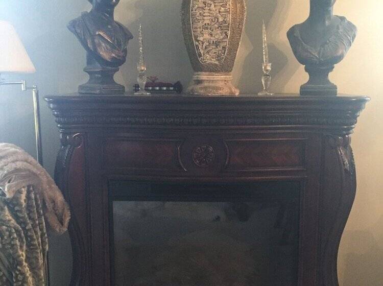 בית מלון כפרי Niagara On The Lake Furnished Rentals