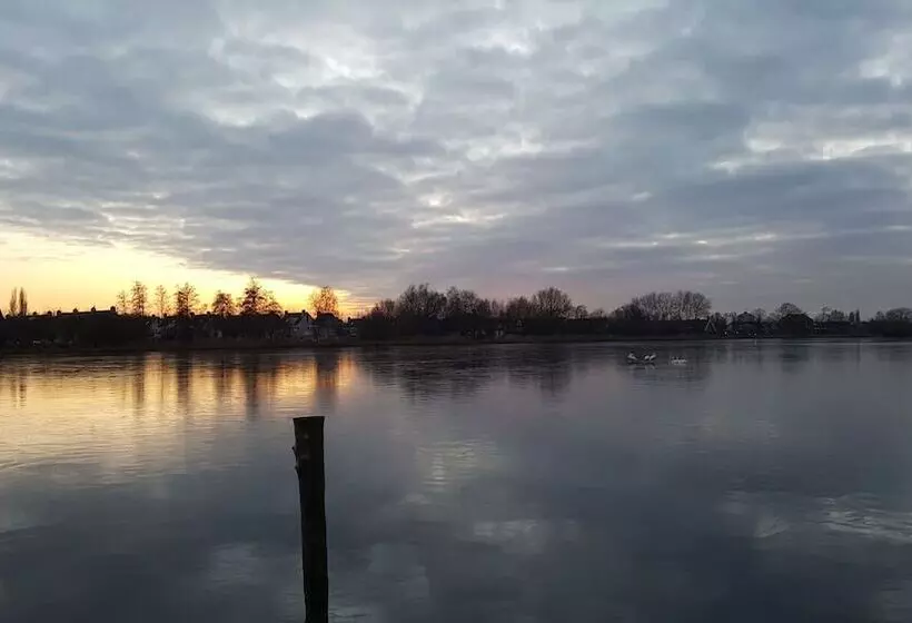 ホテル Restaurant Lakeside
