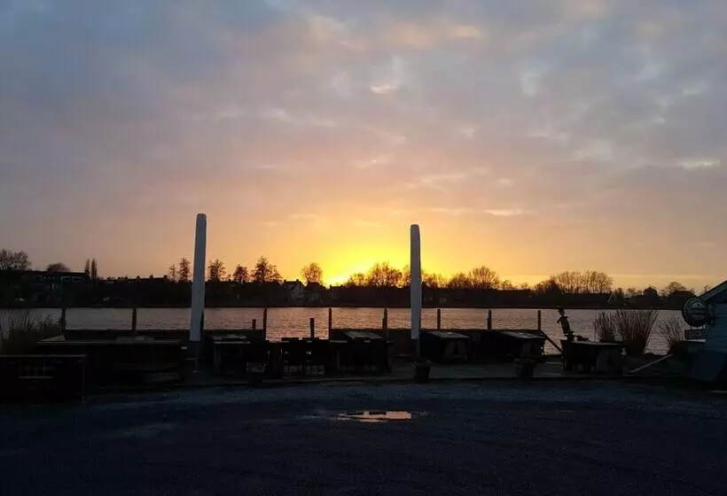 ホテル Restaurant Lakeside
