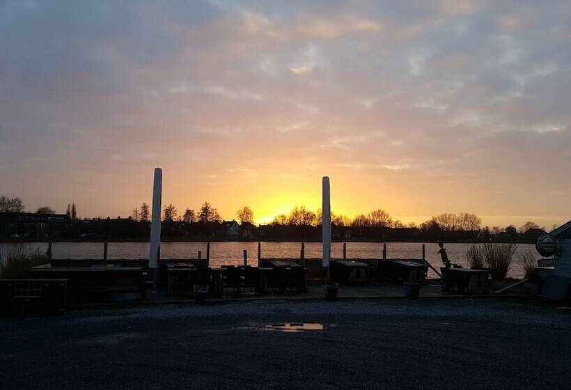 Отель Restaurant Lakeside